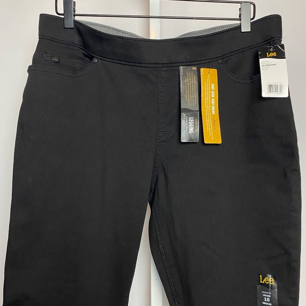 NWT Lee Womenʻs Plus Size Black Mid Rise Fit Dream Legging Size 16 - Picture 2 of 9